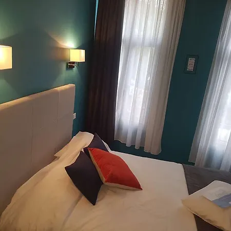 Kyriad - Palais Des Papes Hotel 3*