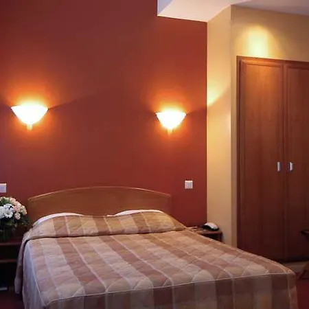 Kyriad - Palais Des Papes 3*
