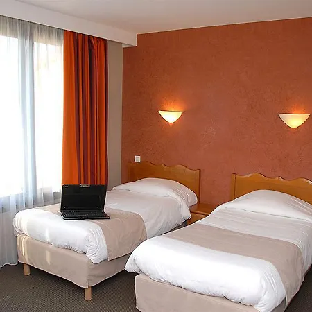 Kyriad - Palais Des Papes 3*